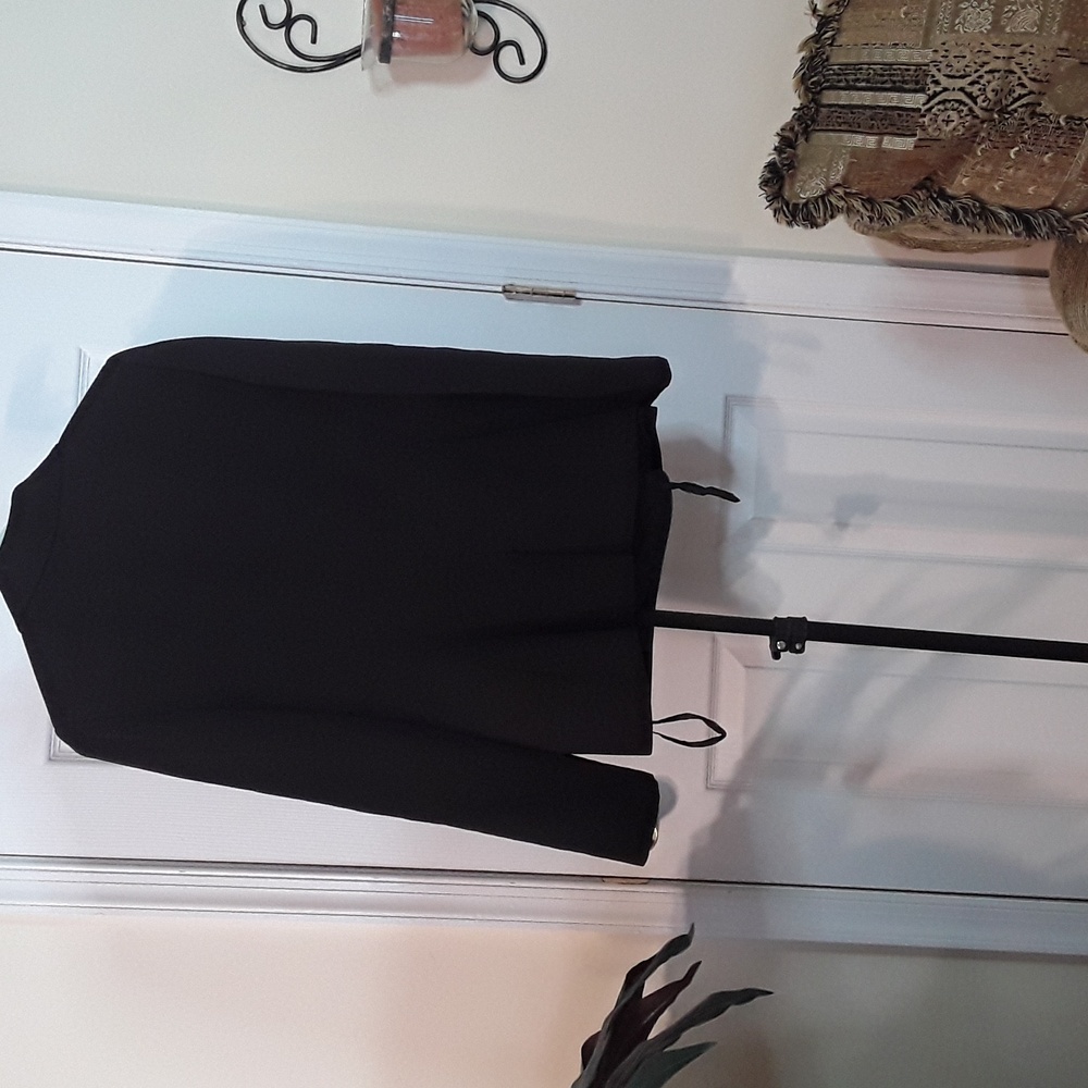 Suit - Picture 2 of 3